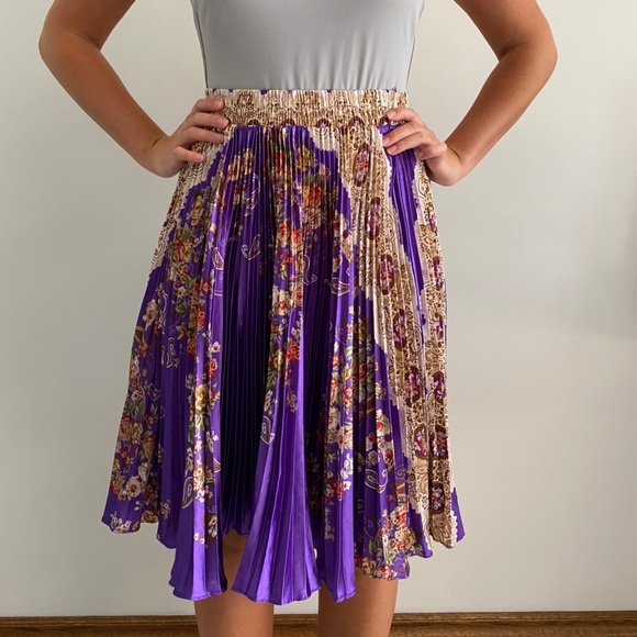 Paisley Skirt! 💕 - Picture 3 of 3